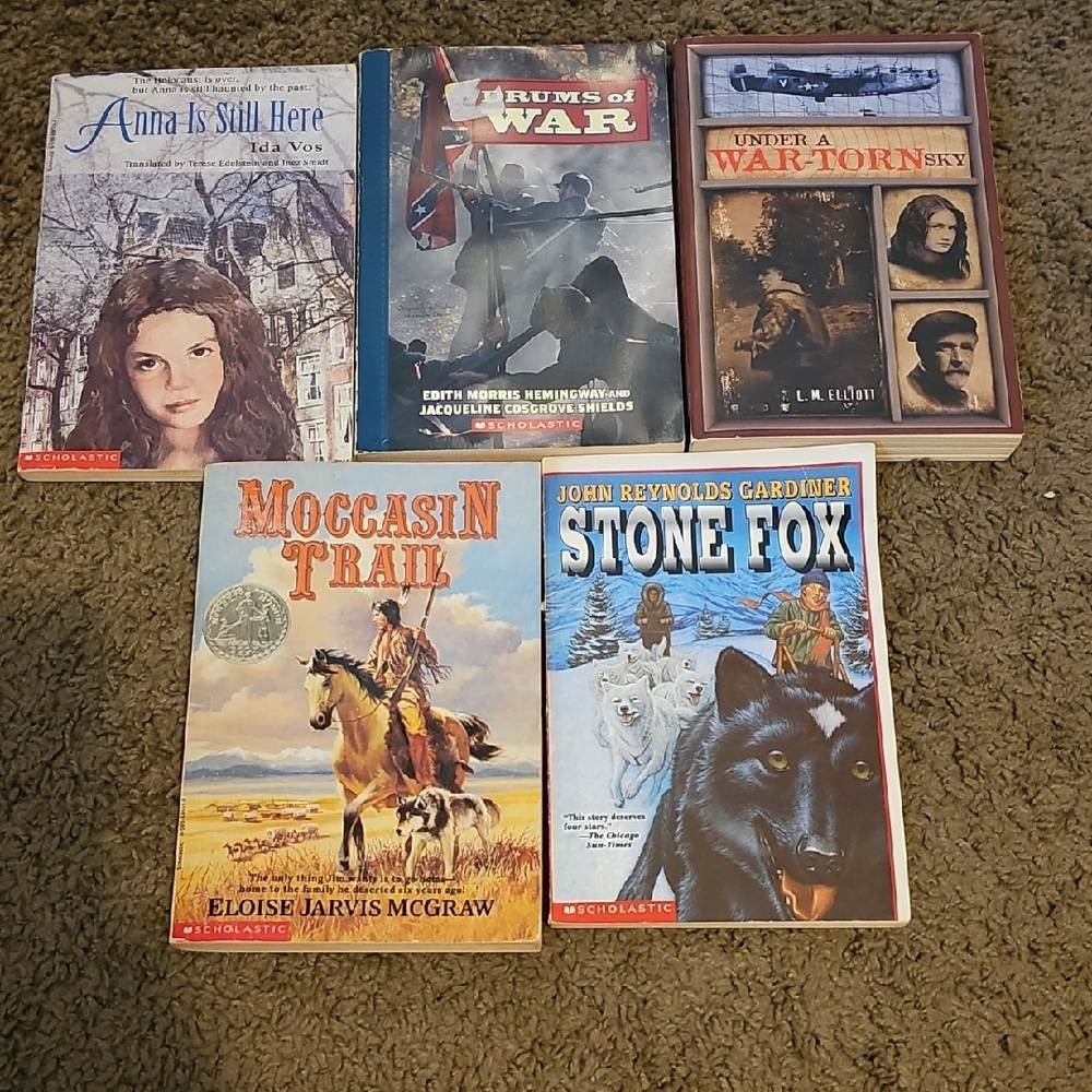 Set of 5 Scholastic Books